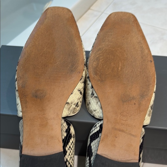 Ann Taylor My Kelti Cream and Black Snake Skin Shoes in size 9. EUC - Picture 8 of 10